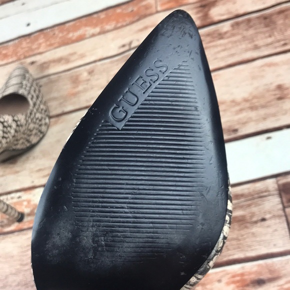 GUESS Faux Snakeskin Ankle Strap Strapy Heels 8M - Picture 6 of 7